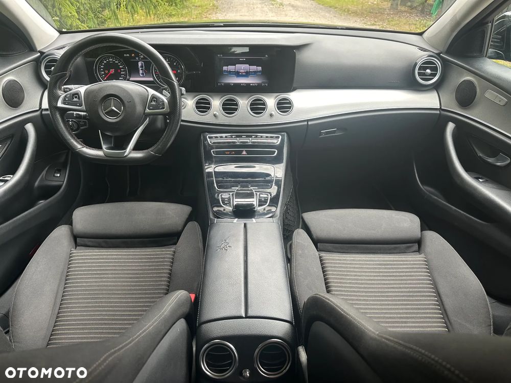 Mercedes-Benz Klasa E 220 d 9G-TRONIC - 23