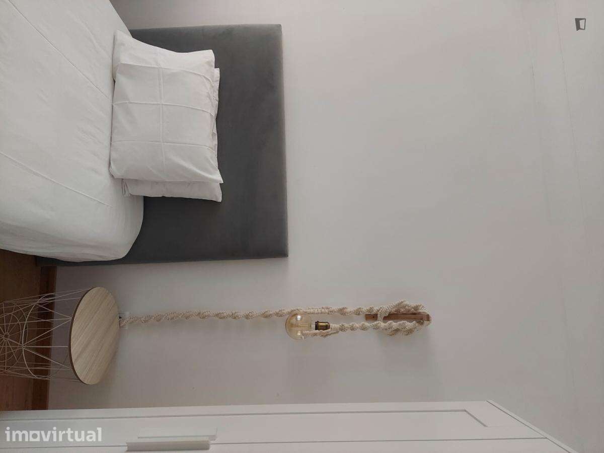 Quarto - localizado em Santa Marinha Porto - Grande imagem: 3/15