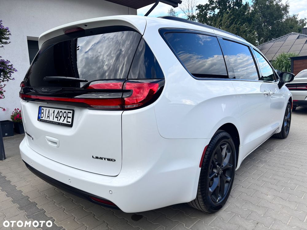 Chrysler Pacifica - 16