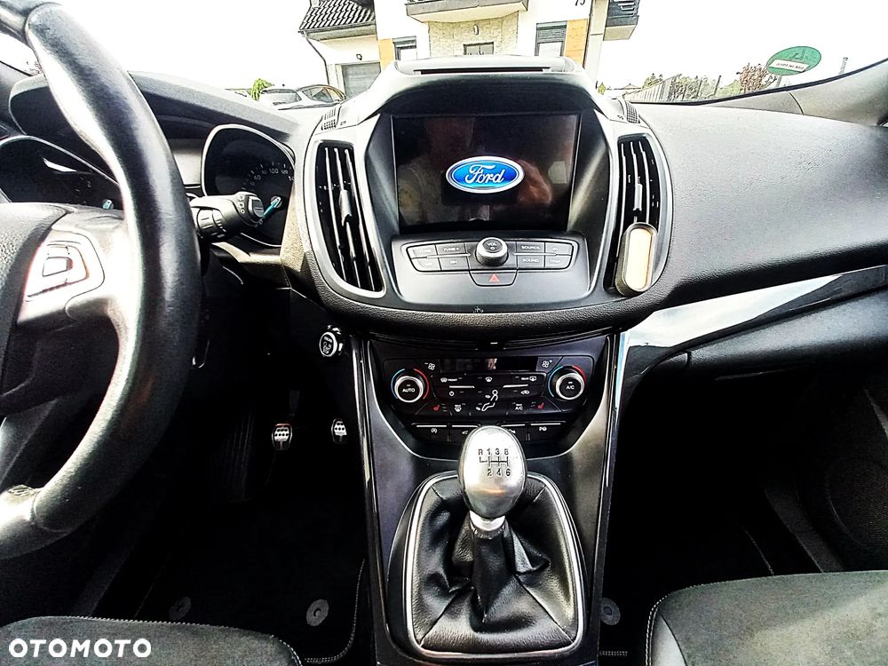 Ford Kuga 2.0 TDCi 2x4 ST-Line - 19