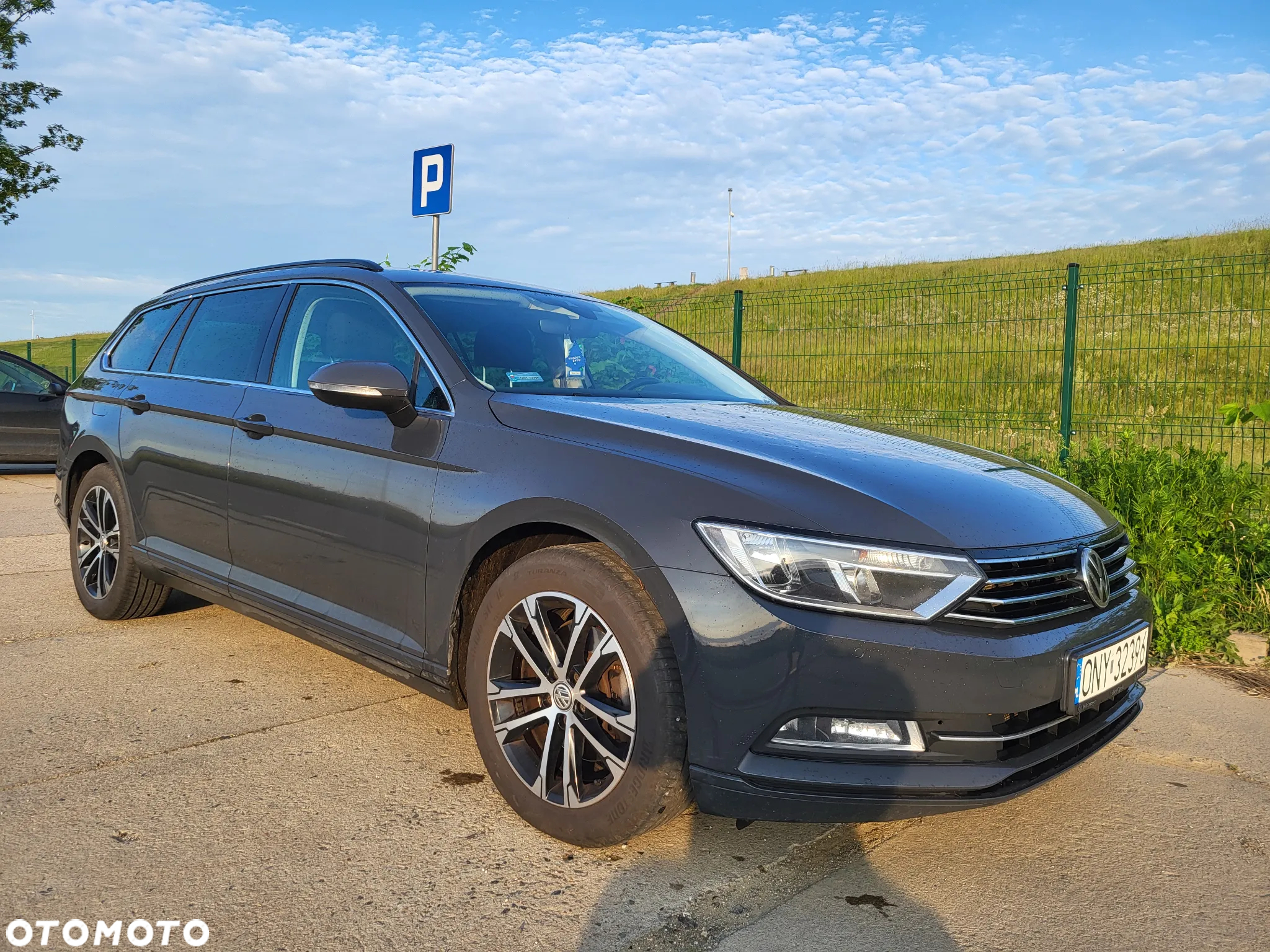 Volkswagen Passat - 2