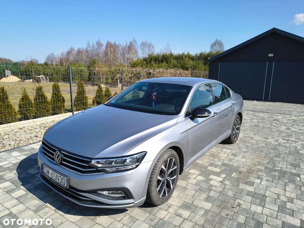 Volkswagen Passat - 1