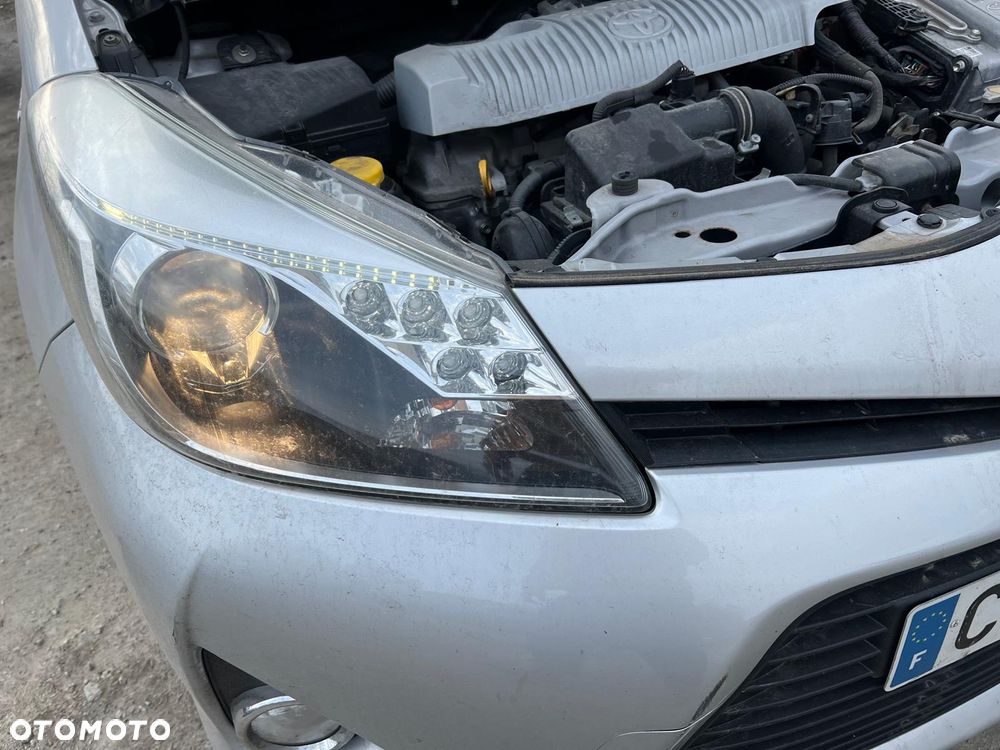 Toyota Yaris Hybrid 100 Premium - 18