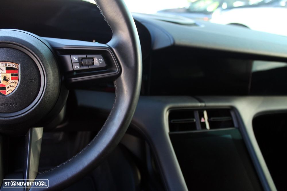 Porsche Taycan Cross Turismo - 17
