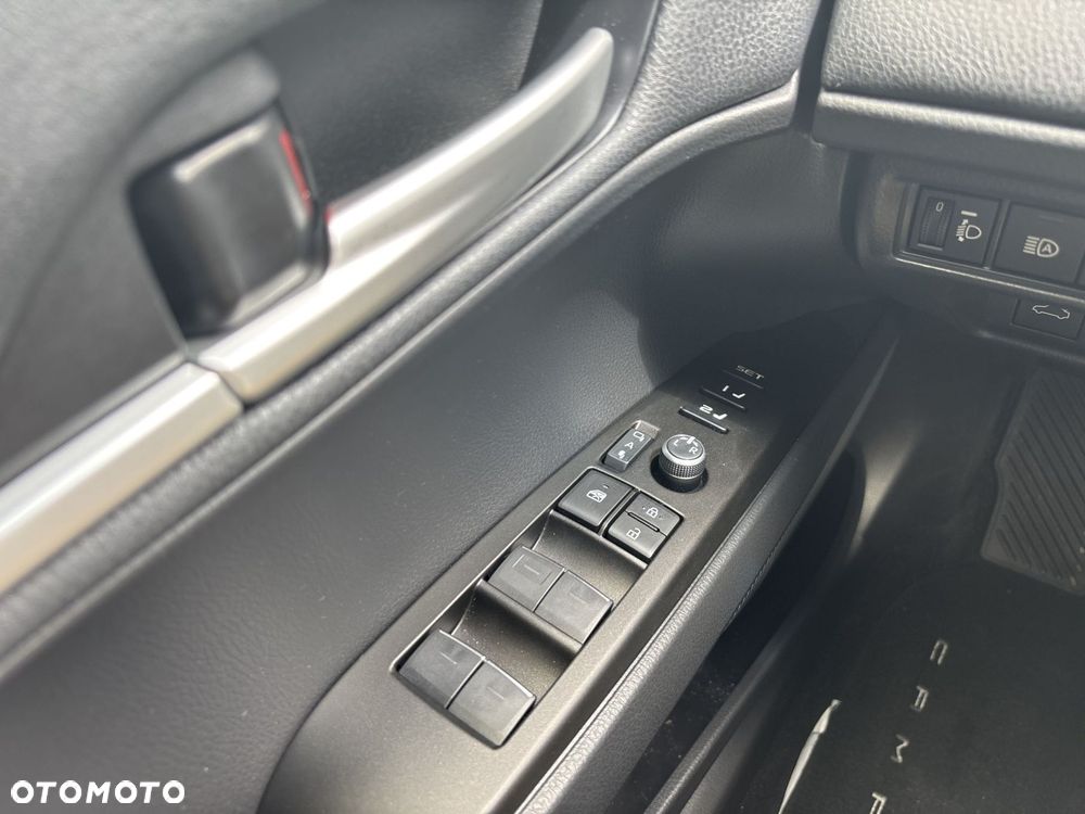 Toyota Camry - 18