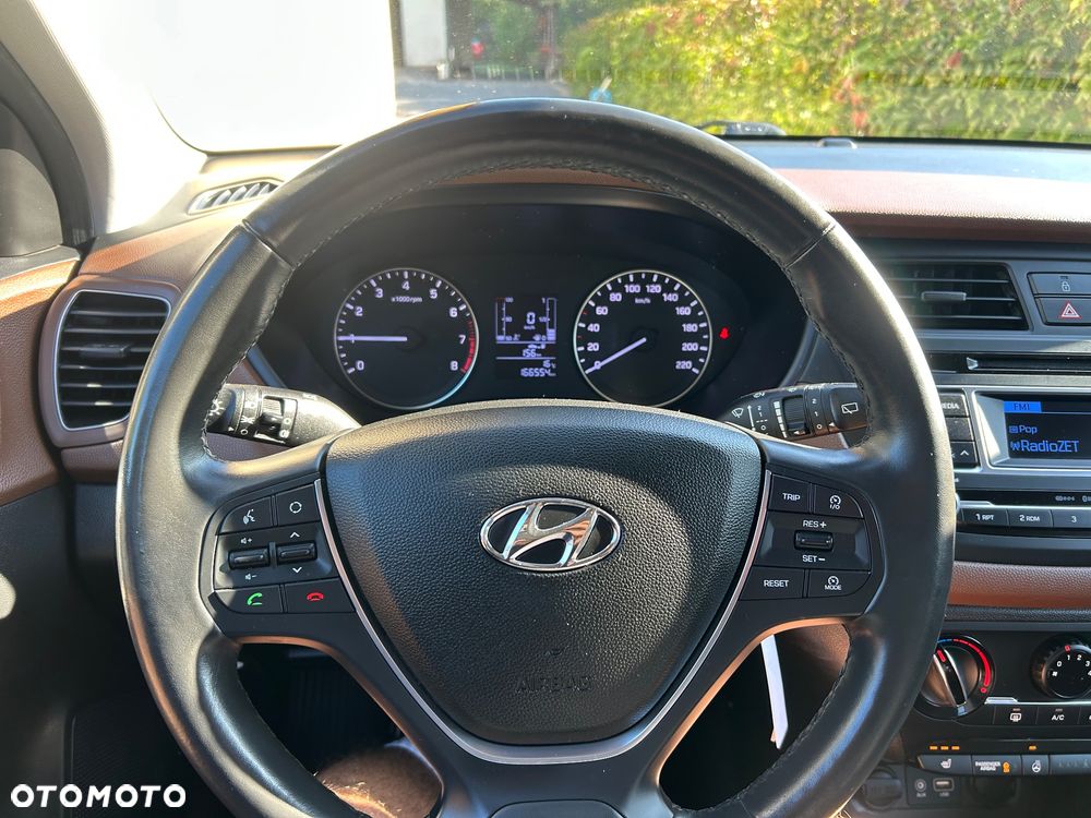 Hyundai i20 blue 1.2 Trend - 20