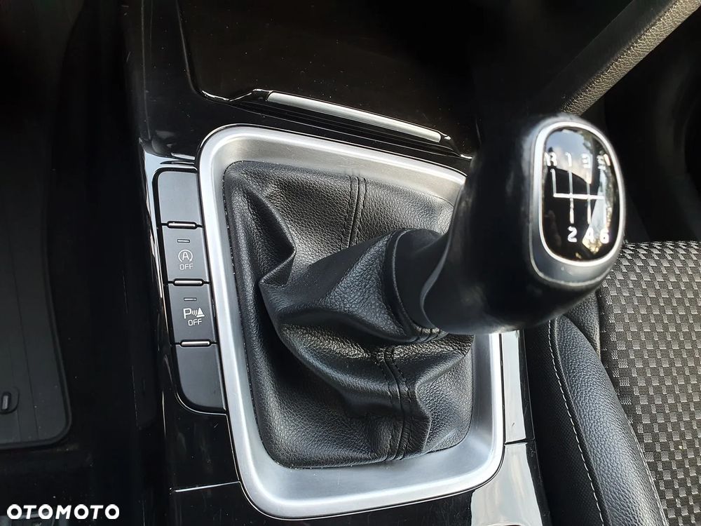 Kia Ceed 1.4 T-GDI L Business Line - 17