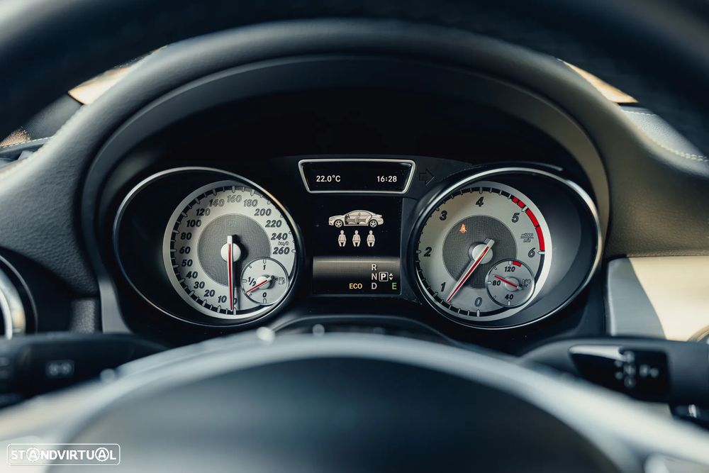 Mercedes-Benz CLA 220 - 22