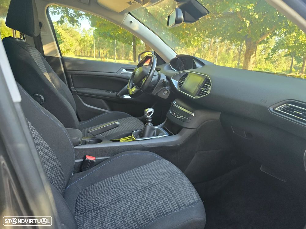 Peugeot 308 1.2 PureTech Style - 17