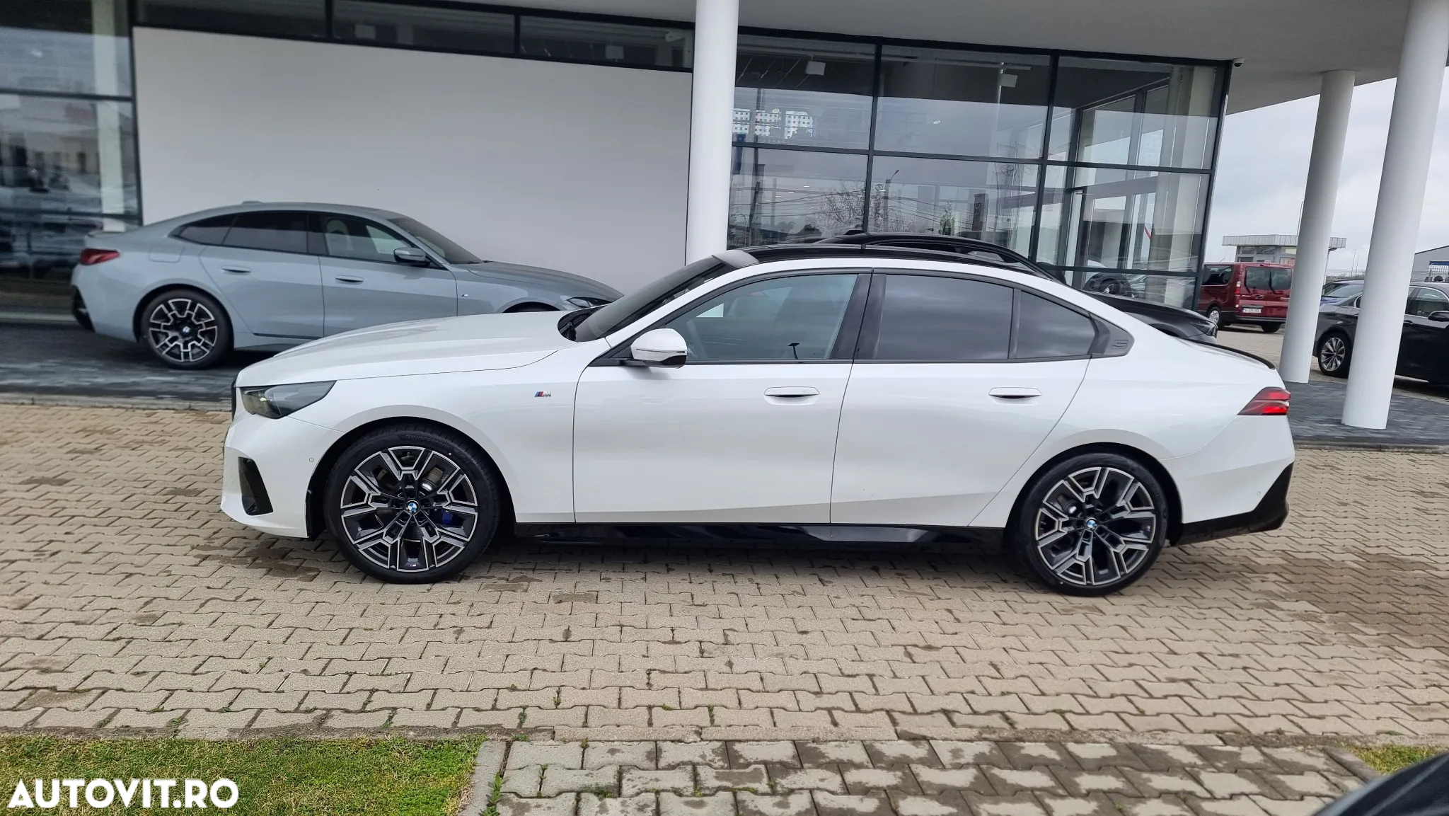 BMW Seria 5 520d xDrive AT MHEV - 2