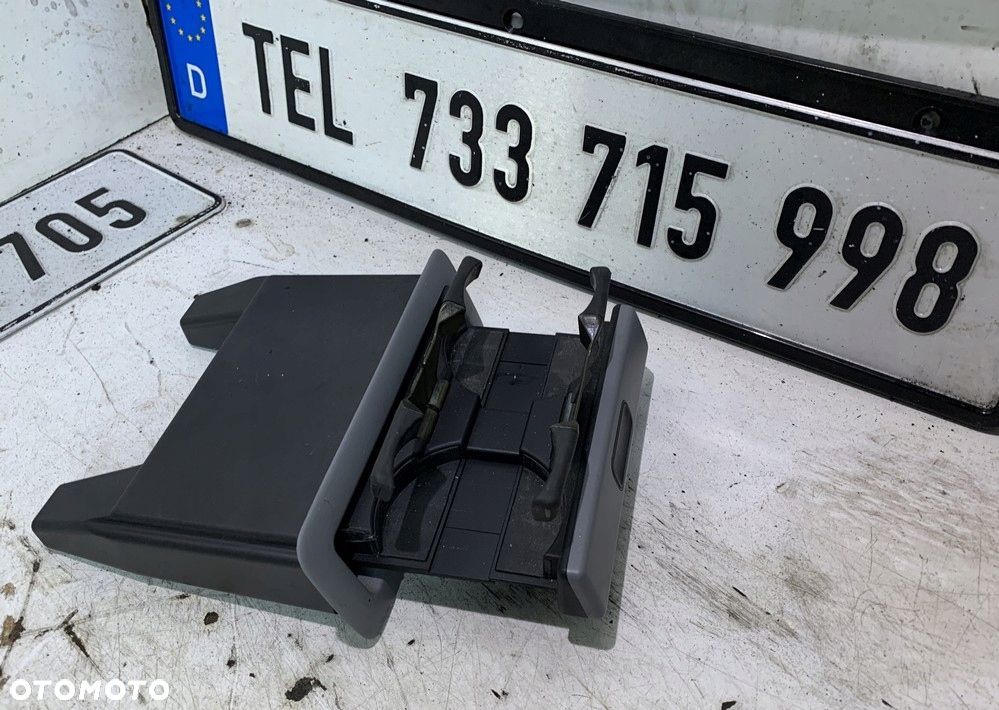 TYLNY UCHWYT NA NAPOJE CUP HOLDER 8212128 BMW E38 - 1