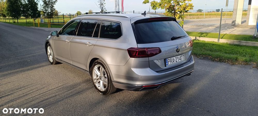 Volkswagen Passat Variant 2.0 TDI SCR DSG Elegance - 4