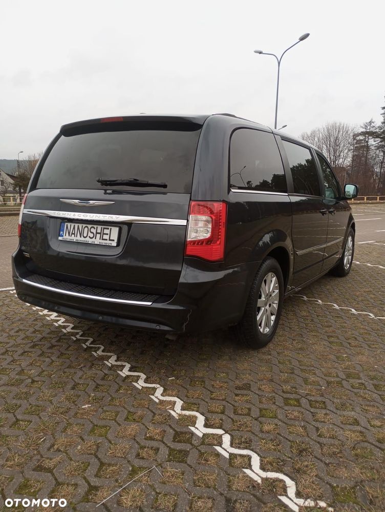 Chrysler Town & Country 3.6 Limited - 10