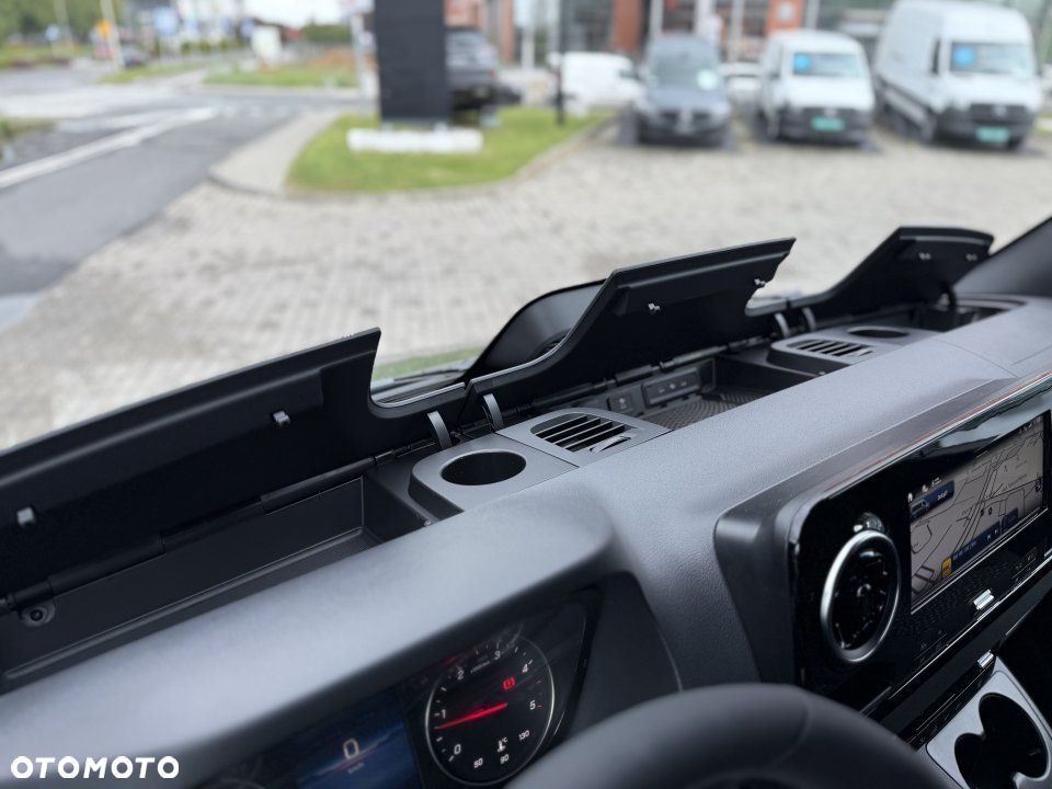 Mercedes-Benz Sprinter - 24