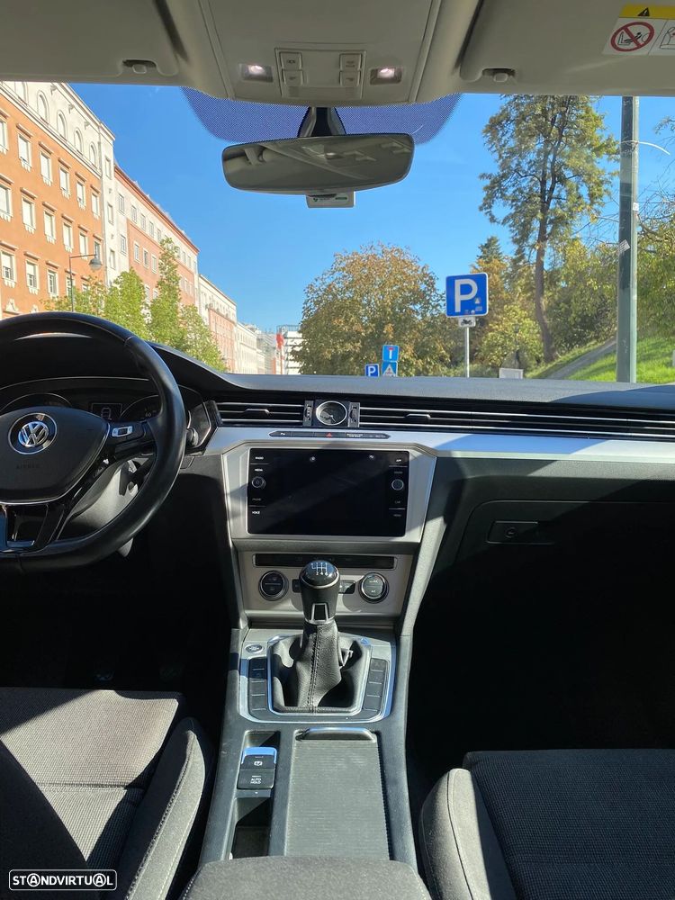 VW Passat Variant 2.0 TDi Confortline - 17