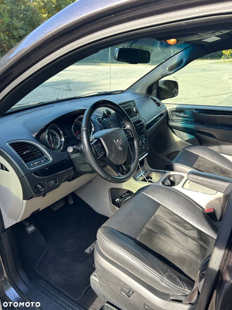 Dodge Grand Caravan 3.6 R/T - 13