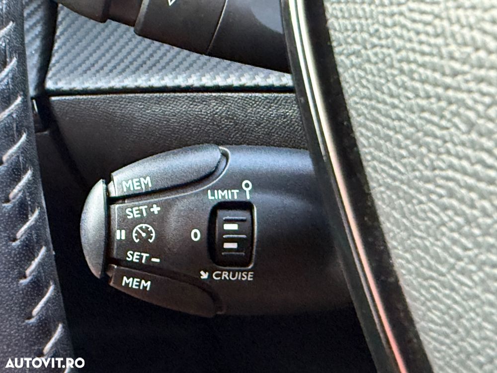 Peugeot 2008 1.2 L PureTech STT Allure - 20