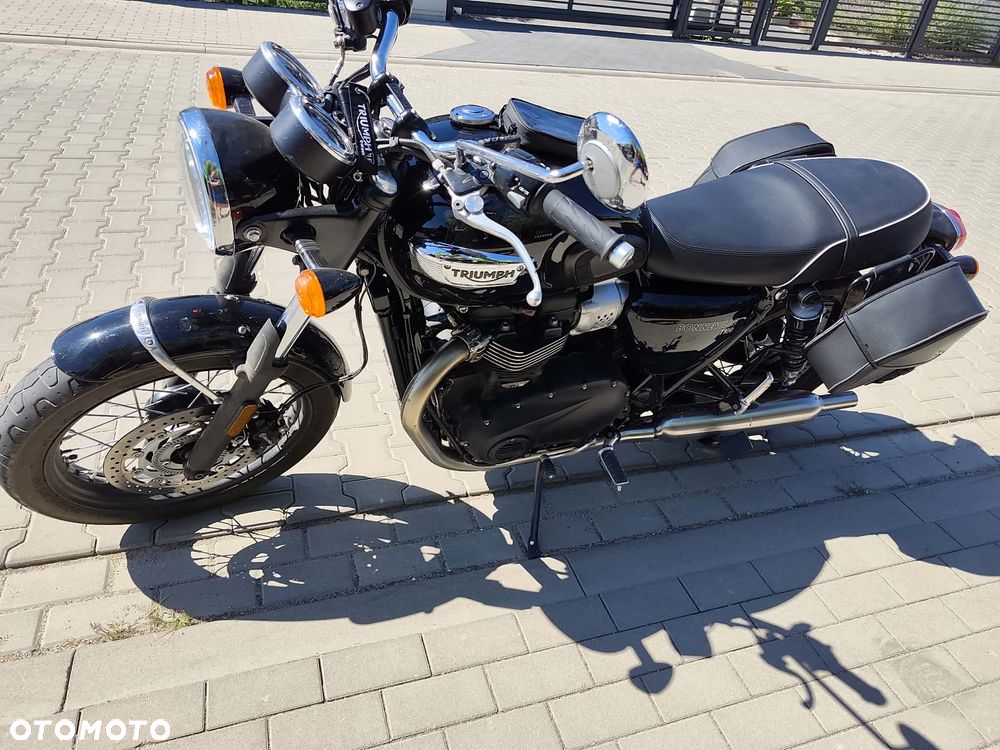 Triumph Bonneville - 4
