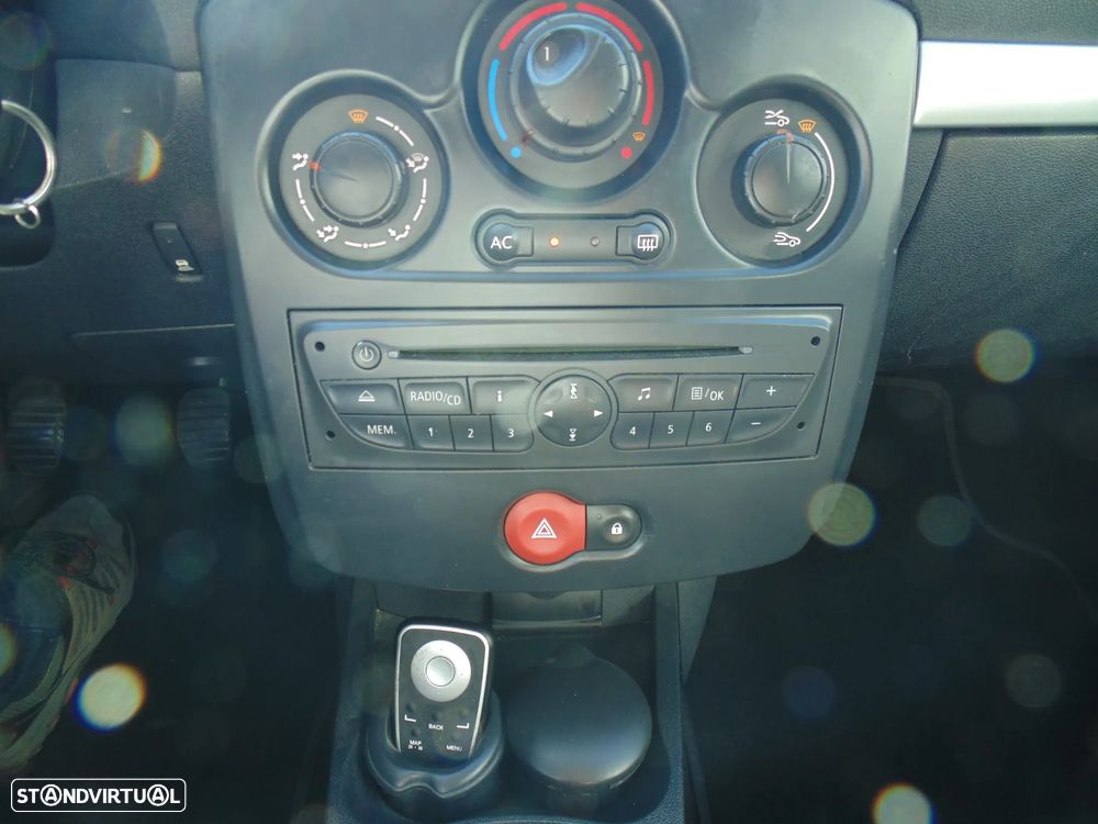 Renault Clio Break 1.2 16V Dynamique S - 27