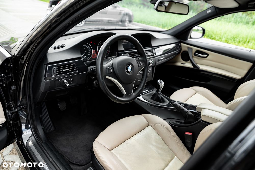 BMW Seria 3 325i xDrive Edition Exclusive - 17