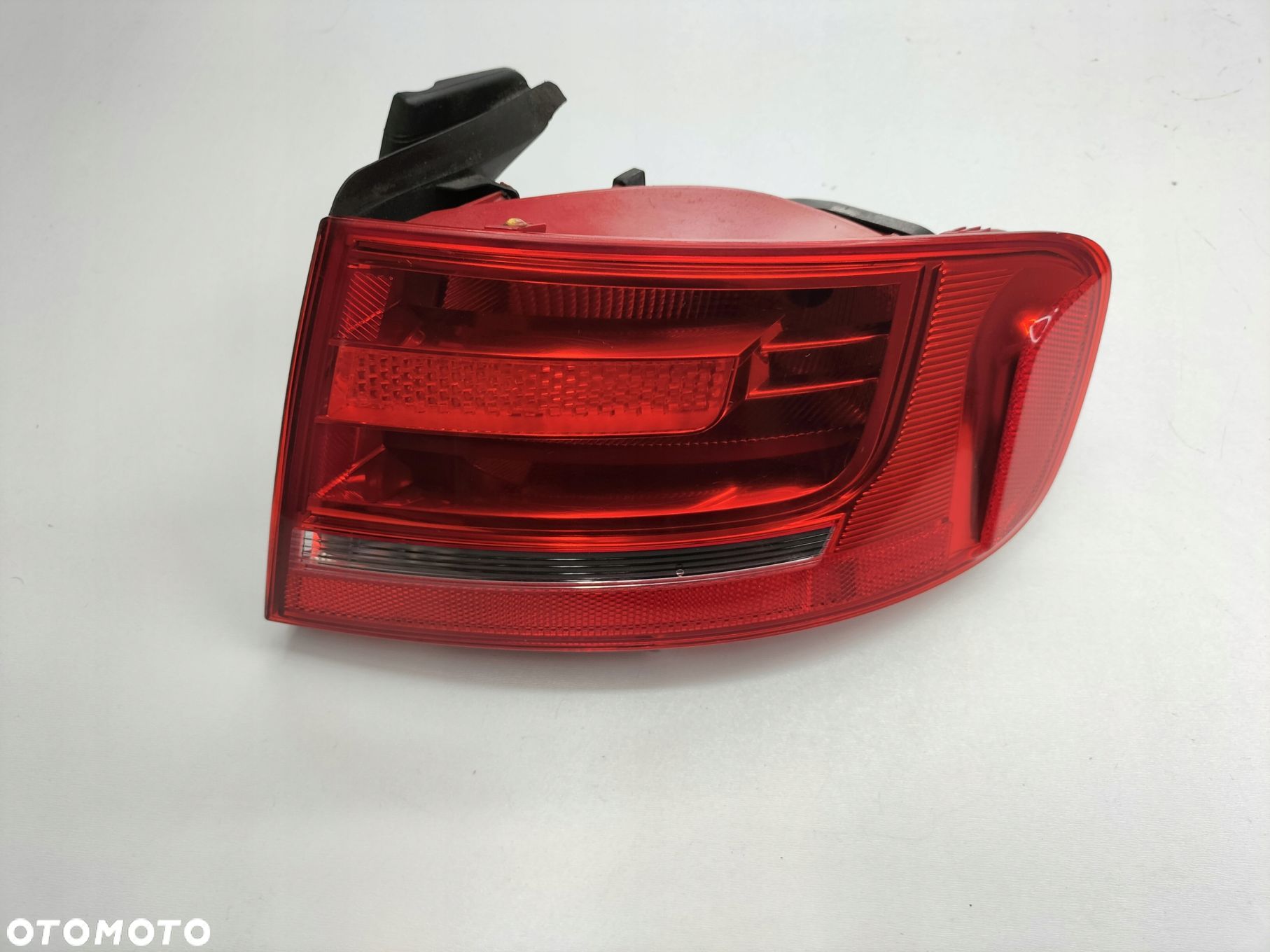 AUDI A4 B8 SEDAN 07-12 LAMPA PRAWY TYŁ W BŁOTNIK WKŁAD 8k5945096d - 1