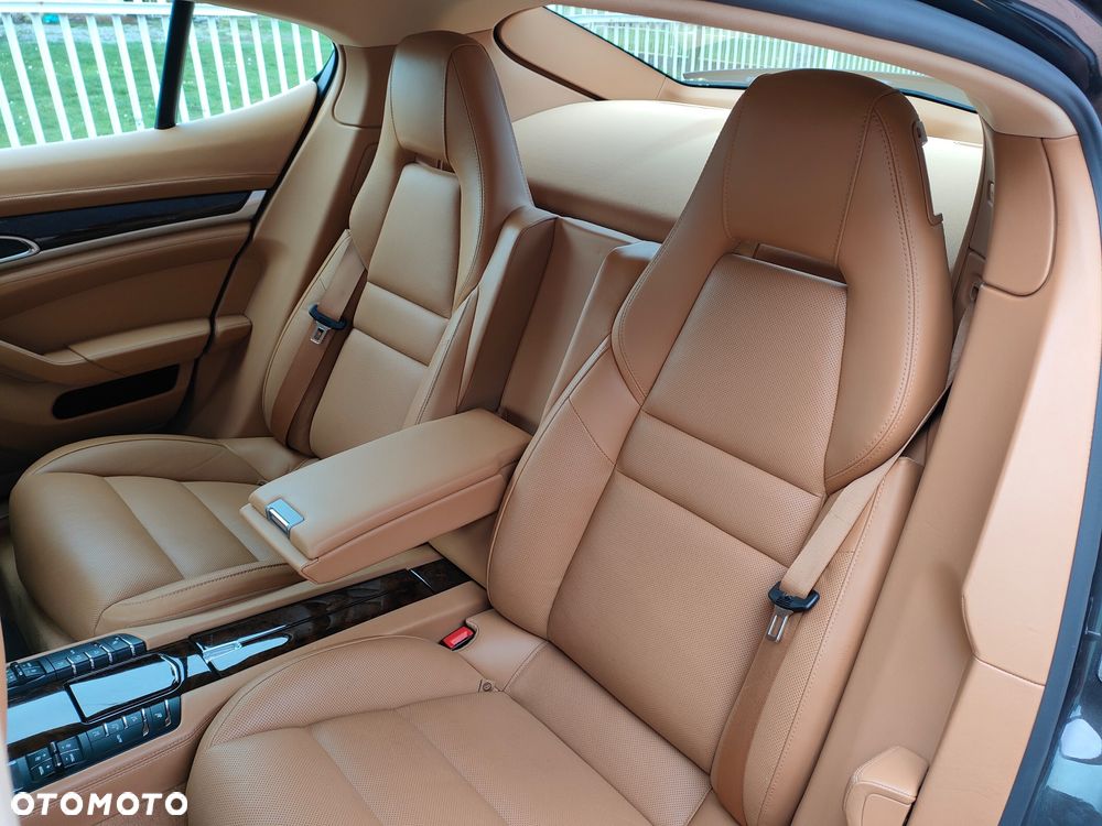 Porsche Panamera 4S - 23