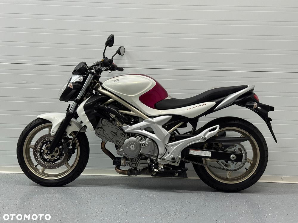 Suzuki Gladius - 12