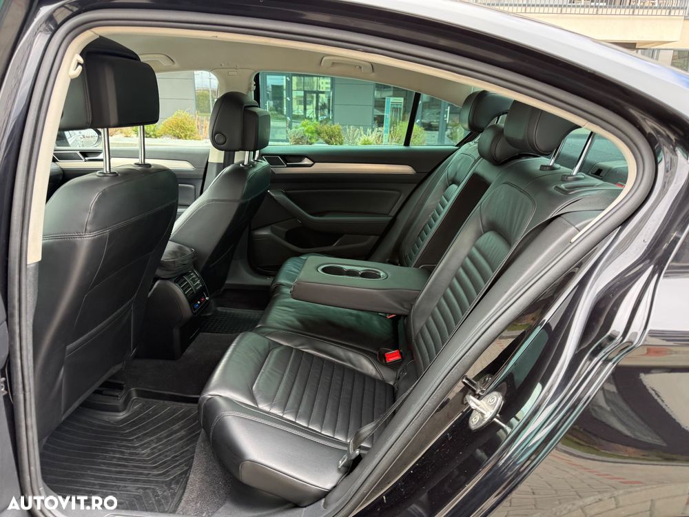 Volkswagen Passat 2.0 TDI DSG Highline - 28
