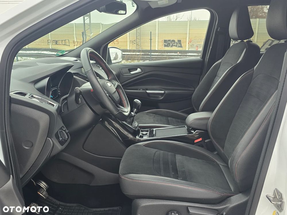 Ford Kuga 1.5 EcoBoost 2x4 ST-Line - 18