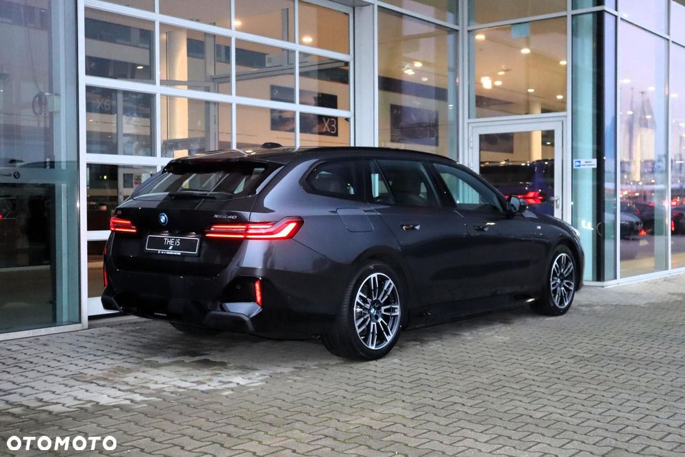 BMW i5 - 5