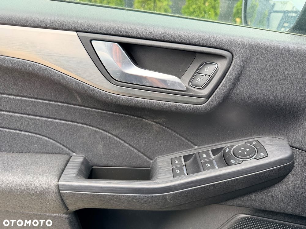 Ford Kuga - 12