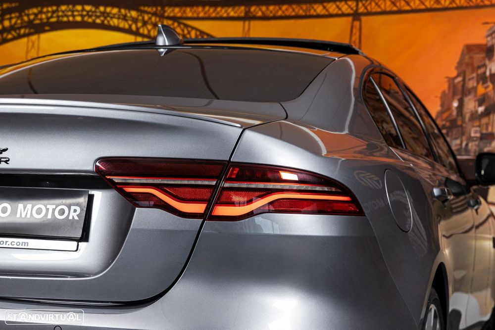 Jaguar XE 2.0 D200 R-Dynamic Black - 10