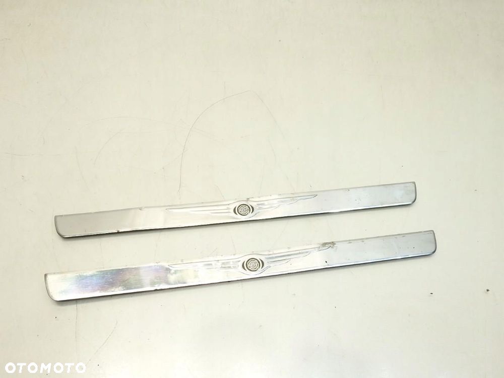 LISTWA NAKŁADKA PROGU PRZÓD CHRYSLER 300C - 2