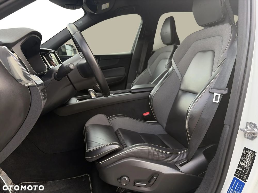 Volvo XC 60 B5 D AWD R-Design - 10