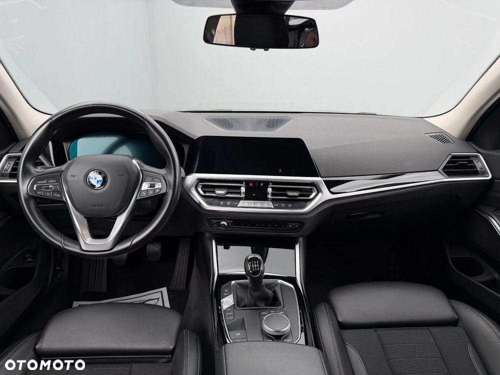 BMW Seria 3 318i - 28