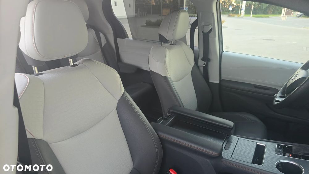 Toyota Sienna - 19