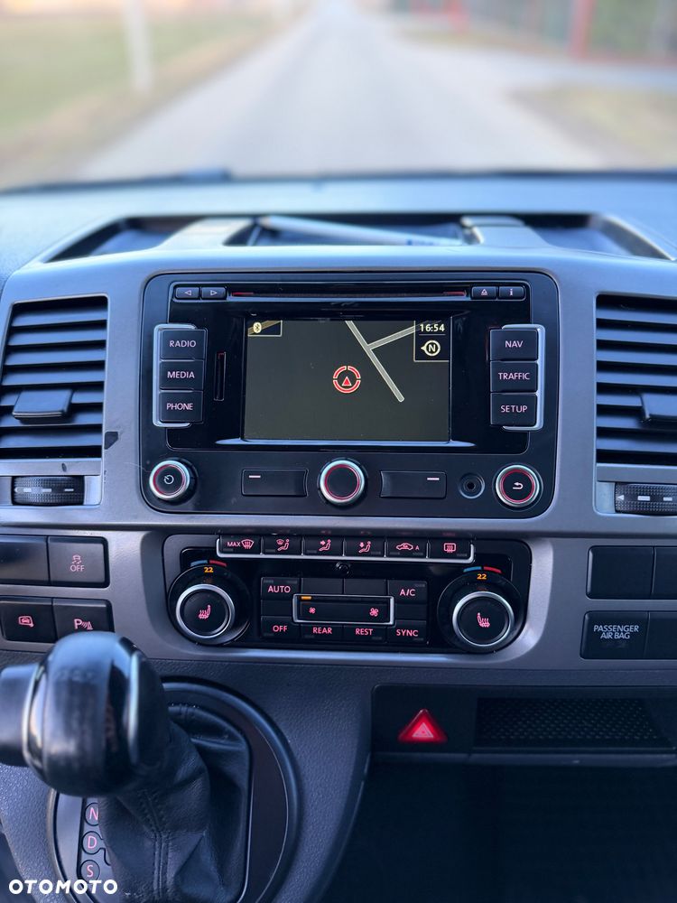 Volkswagen Caravelle - 25