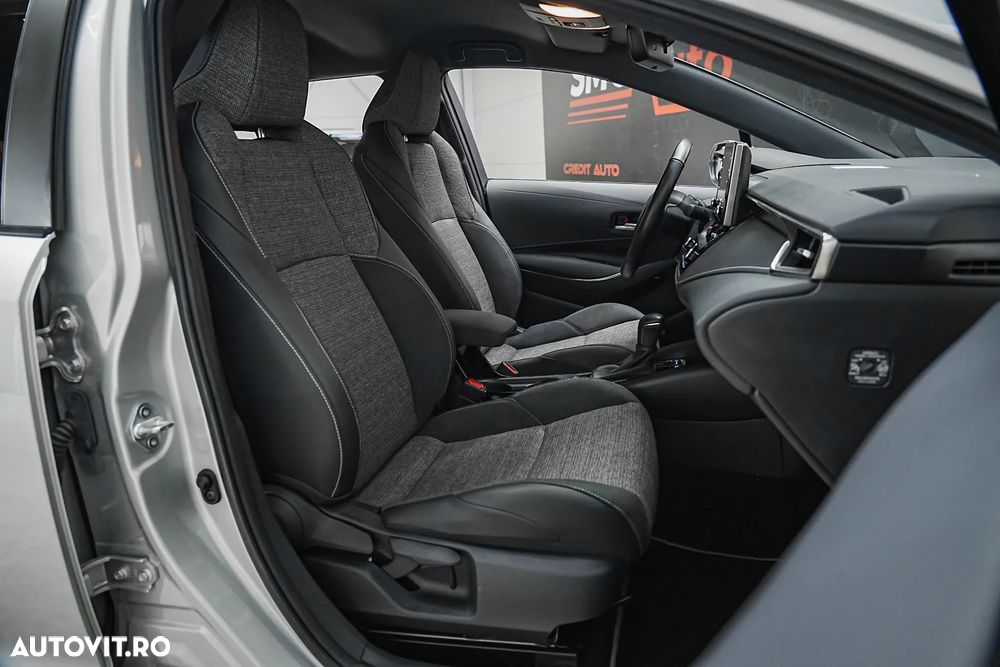 Toyota Corolla 1.8 HSD Business - 19