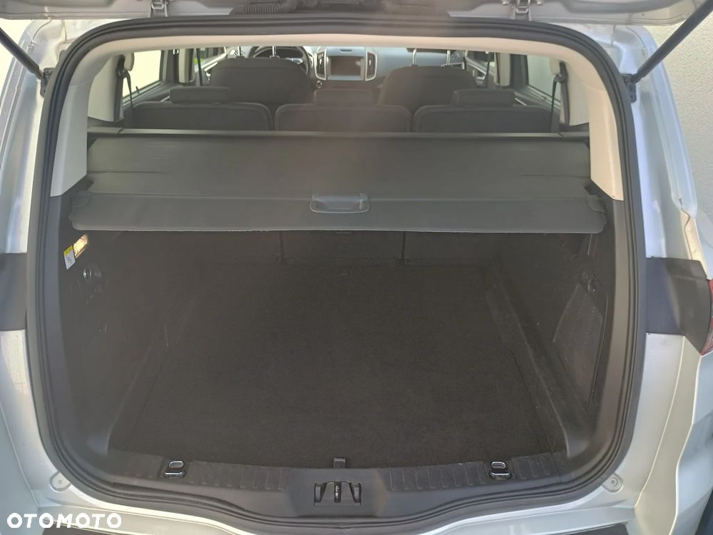Ford S-Max - 11