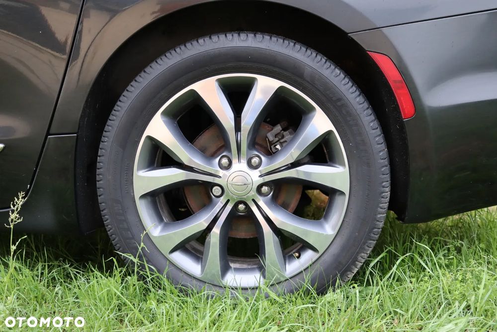 Chrysler Pacifica - 12
