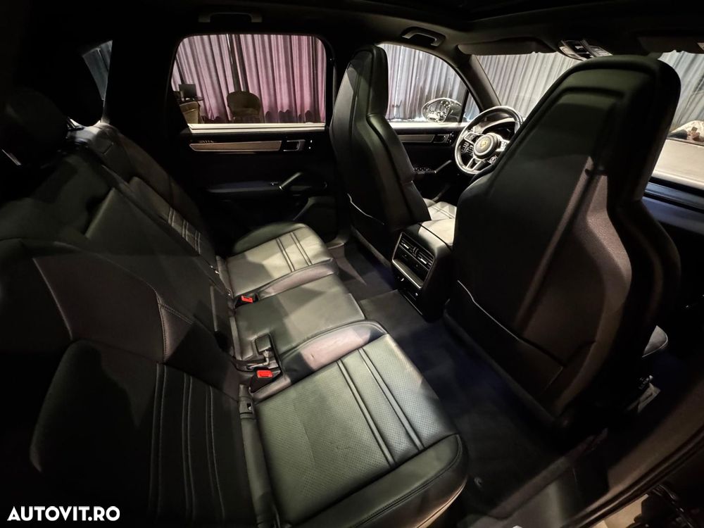 Porsche Cayenne - 16