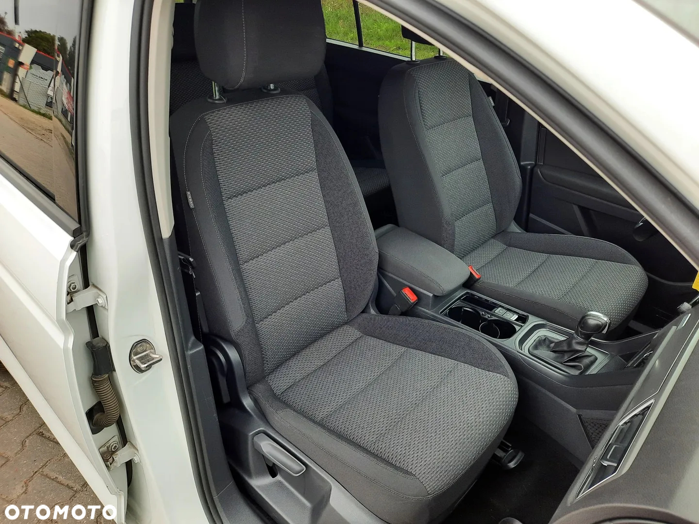 Volkswagen Touran 1.6 TDI SCR BlueMotion Technology DSG Trendline - 24
