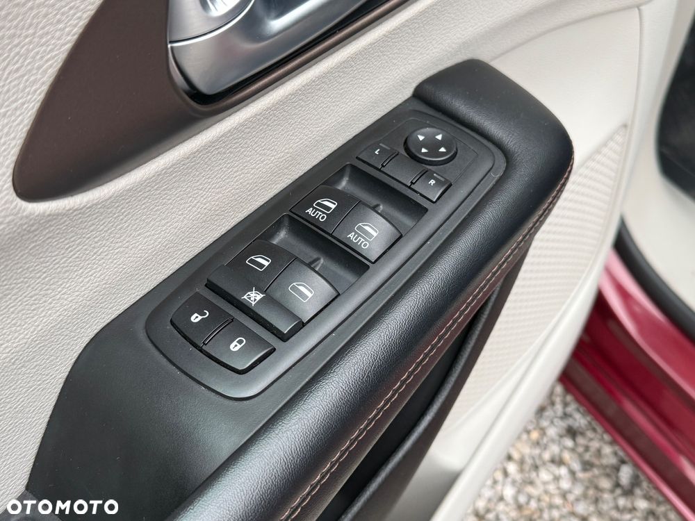 Chrysler Pacifica - 21