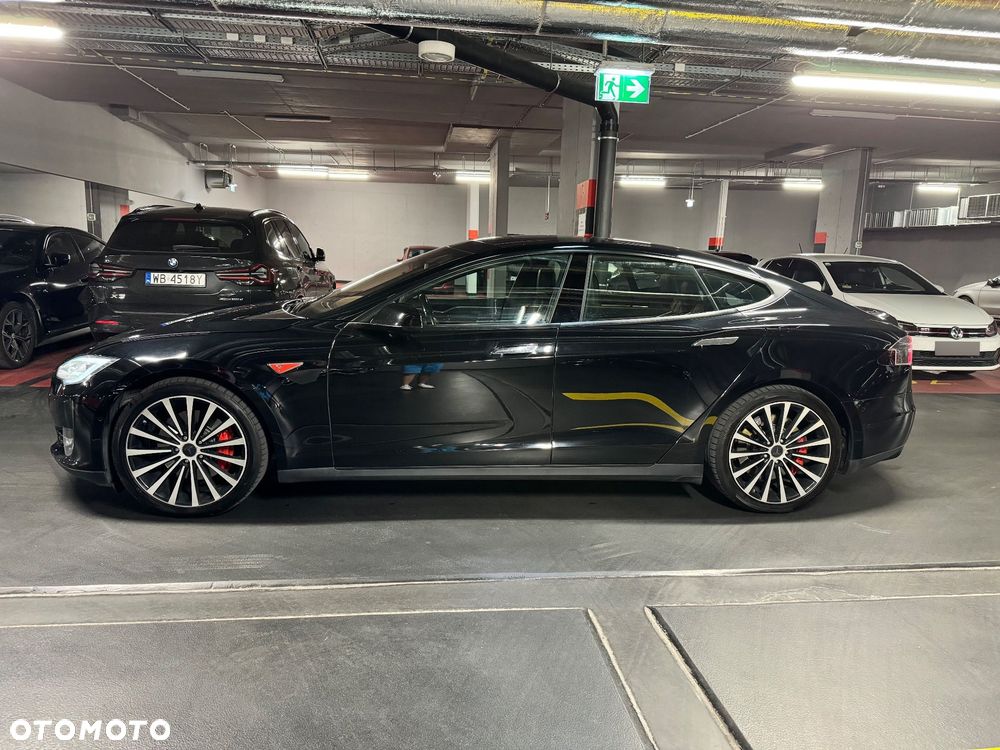 Tesla Model S 85 D - 10