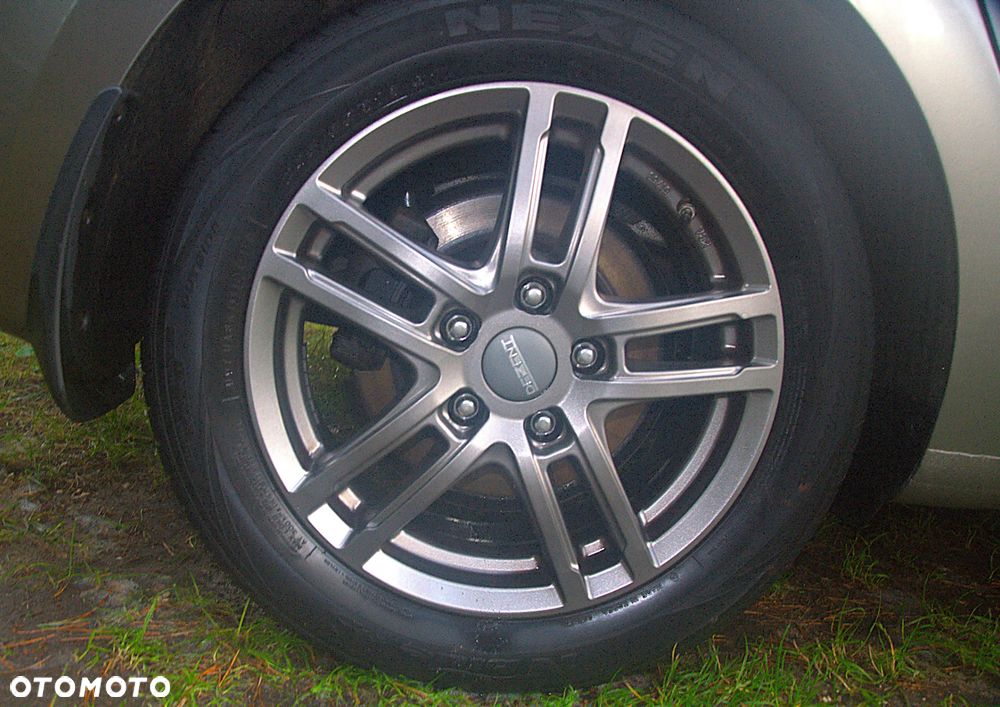 Kia Carens - 9