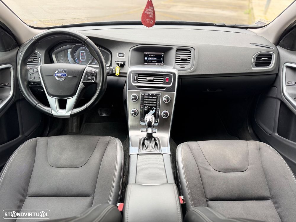 Volvo V60 2.4 D6 R-Design Mom.AWD Phev - 23