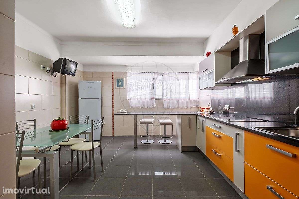 Moradia T4 para venda - Grande imagem: 2/17