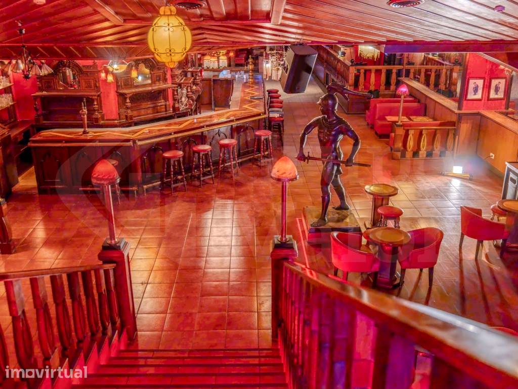 Venda de Icónica Discoteca na Linha de Cascais - Grande imagem: 2/16