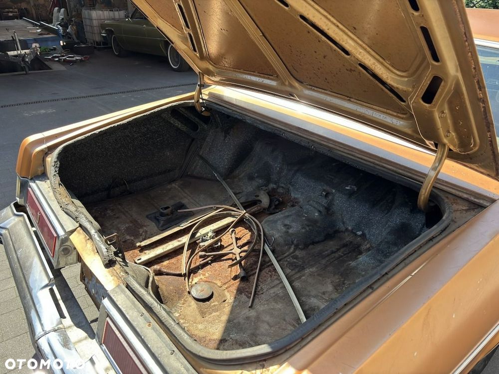 Oldsmobile Delta 88 - 18