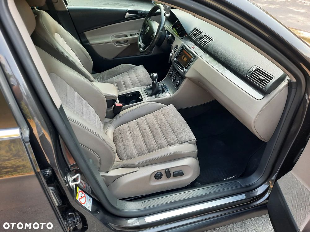 Volkswagen Passat 2.0 TDI DPF Highline - 15